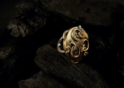 Unikat, Ring mit Schlangen von Margot Leitges Goldschmiedemeisterin - Foto © bohl.de