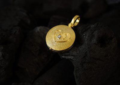 Unikat, Medallion Anhänger - designed von Margot Leitges Goldschmiedemeisterin - Foto © bohl.de